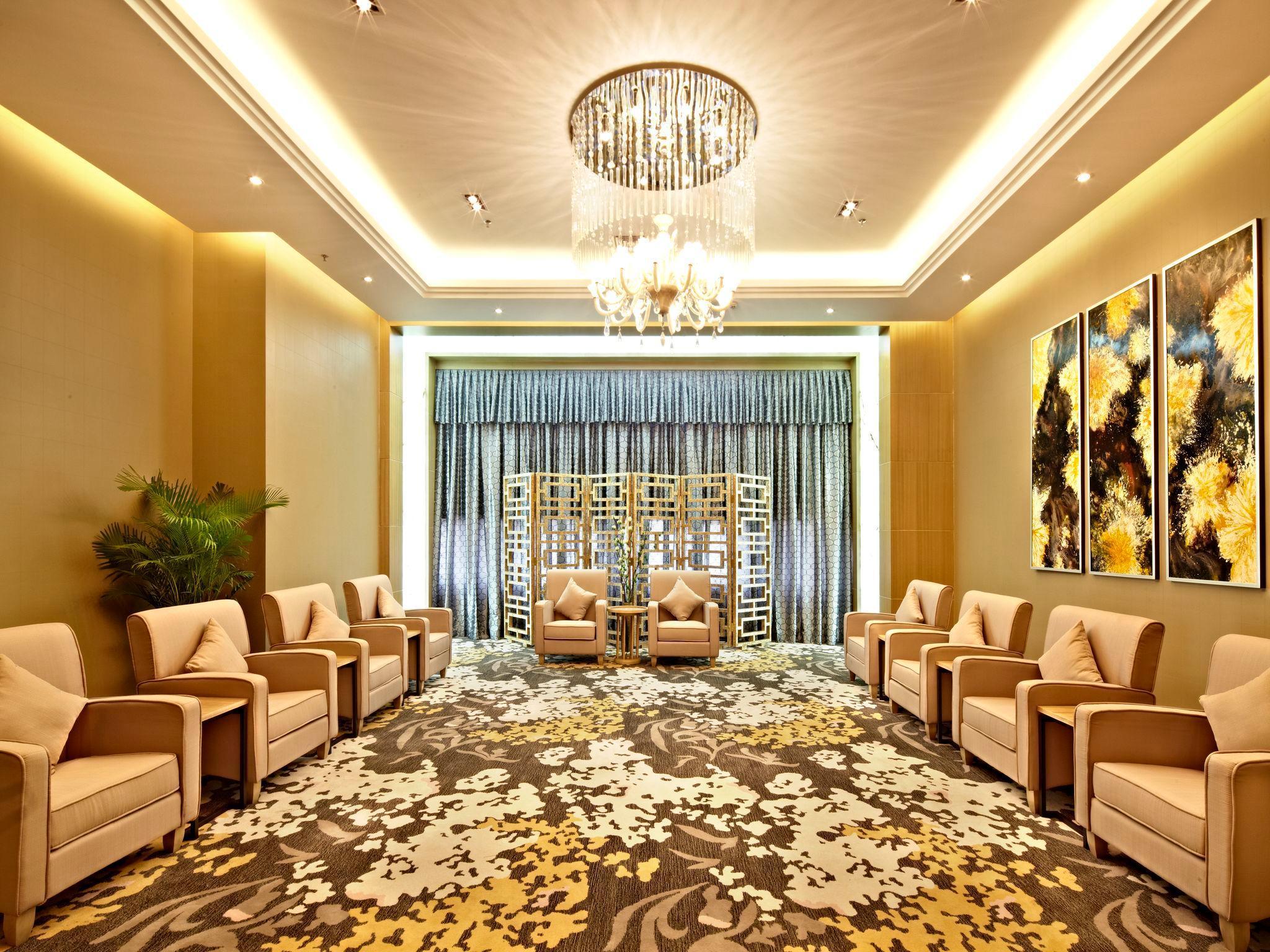 Pearl River International Hotel - Canmetro Line 11 Yijing Lu Station Canton Esterno foto